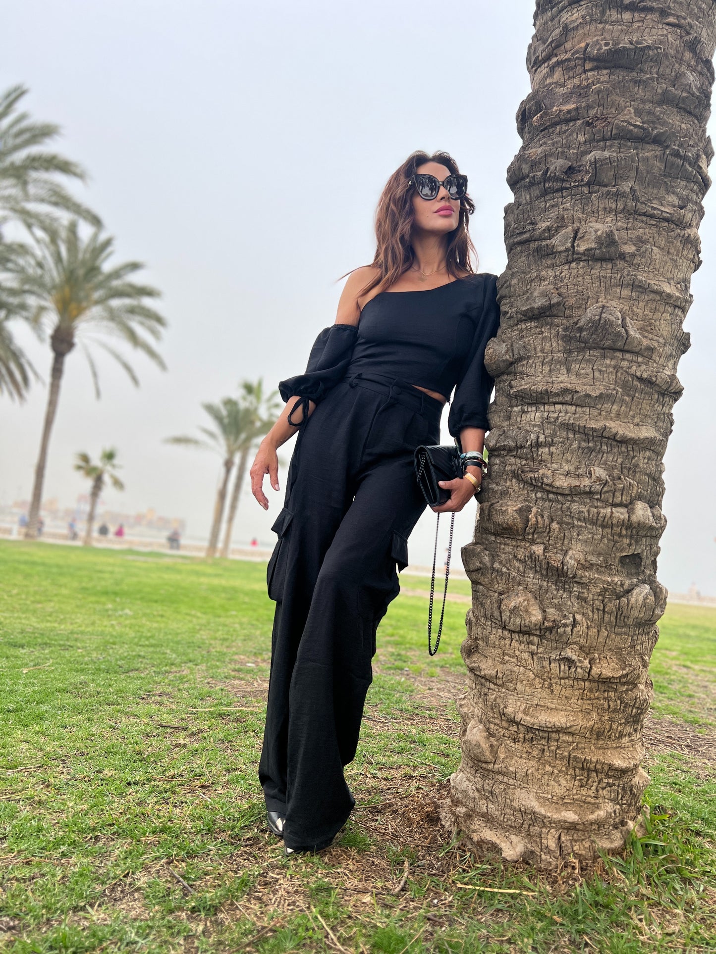CONJUNTO DE BLUSA Y PANTALONES CON BOLSILLOS-NEGRO