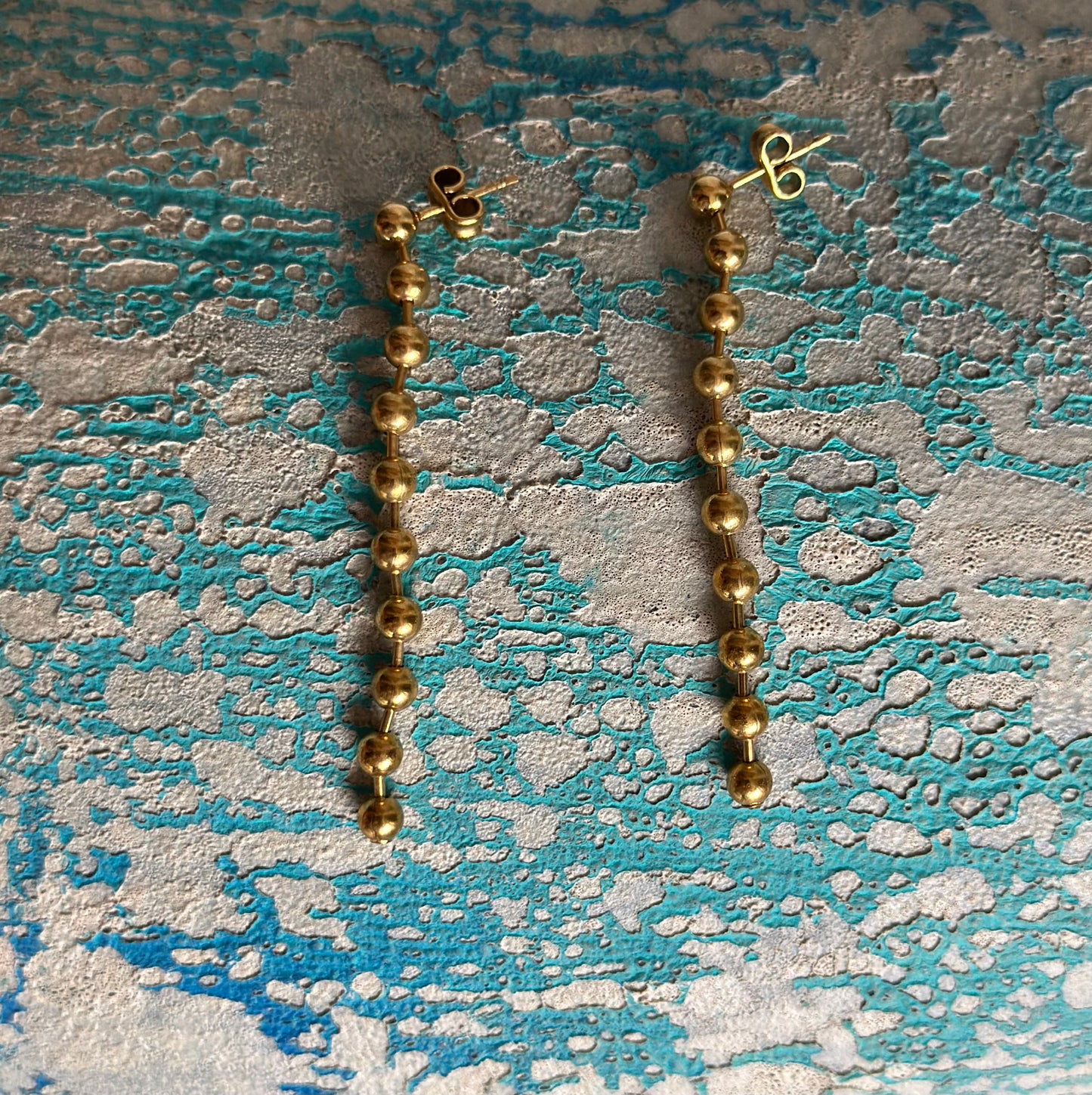 PENDIENTES LARGOS BOLAS DORADO GRUESO